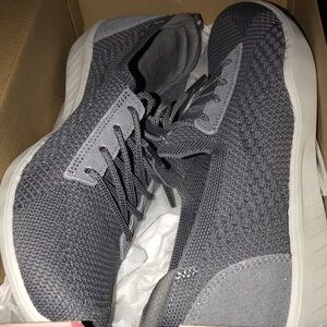 SKETCHERS Size 8 Sneakers New In Box